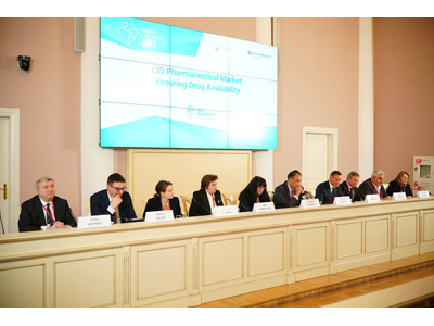 Виктор Дмитриев выступил модератором сессии «Фармацевтический рынок СНГ: обеспечение лекарственной доступности» на Форуме Здоровое общество